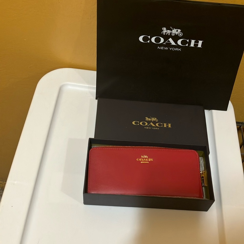 Coach BP Smth slim Accordian Zip around Red Apple leather wallet